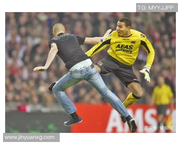 足球明星们的冲突对比与和解之道探讨与分析