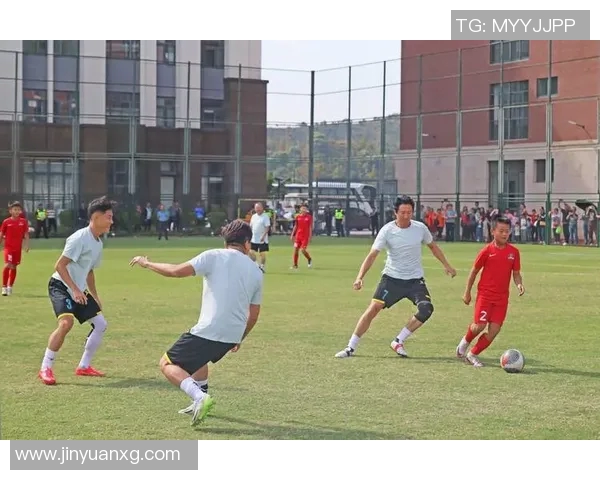 香港足球明星队赴贵州展开友谊赛活动助力地方足球发展与交流