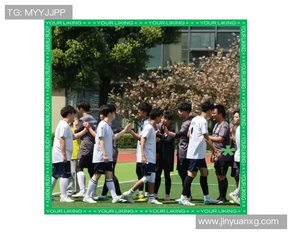 南海体育中心足球明星闪耀赛场展现青春风采与拼搏精神