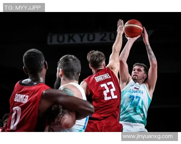 男篮红队迎战德国队全力争胜展现实力与团队合作精神 男篮红队迎战德国队全力争胜展现实力与团队合作精神